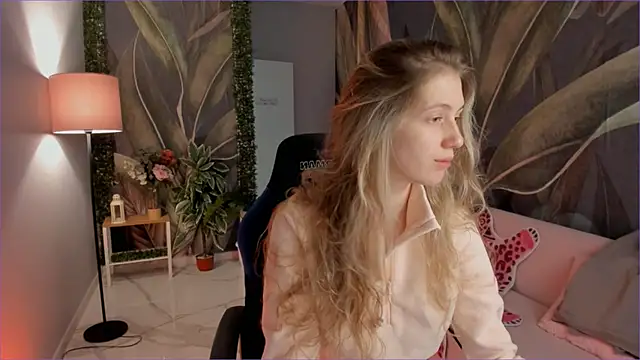 Sharon Evansi online show from December 14, 11:48 am