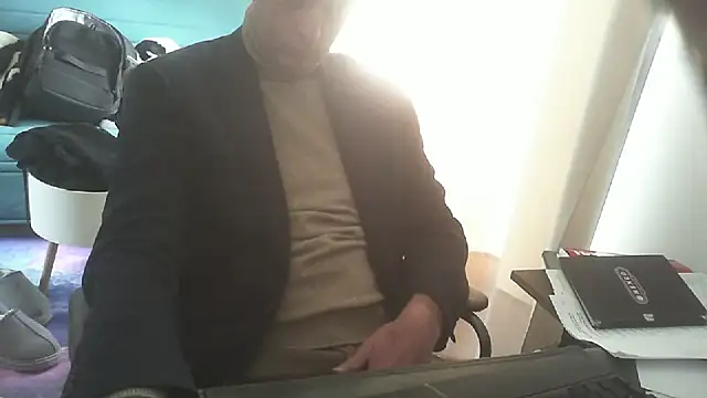 shyfrenchcock1 online show from March 18, 12:36 pm