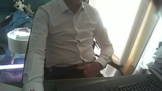 shyfrenchcock1 online show from November 3, 9:32 am