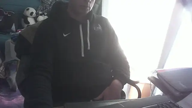 shyfrenchcock1 online show from April 7, 8:26 am