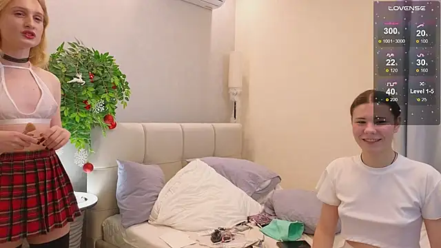 Snapshot of Bella_Murrr chatting on February 24, 12:37 pm Bella Murrr online show from February 24, 12:37 pm