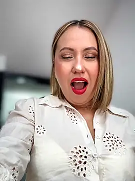 Snapshot of VIOLETA-25_ chatting on June 1, 3:36 pm VIOLETA-25 online show from June 1, 3:36 pm