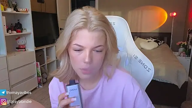 Maya Rave online show from April 13, 4:18 am