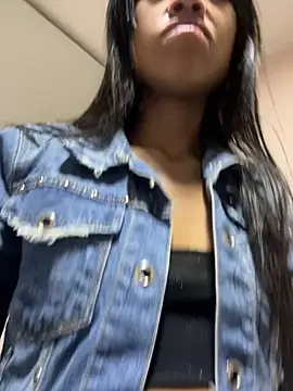 Snapshot of bonnie_18x chatting on November 13, 11:25 pm bonnie 18x online show from November 13, 11:25 pm