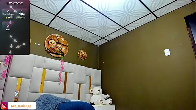 Mia scarlet69 online show from April 16, 12:28 pm