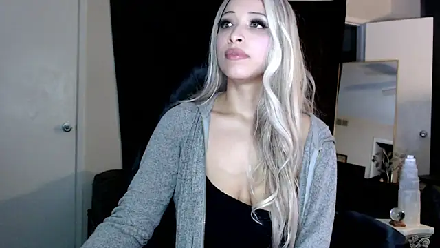 liadivina online show from March 12, 7:46 am