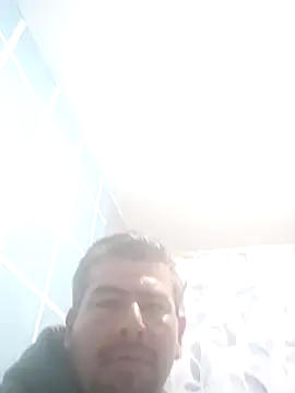 Snapshot of arongomez125 chatting on December 22, 8:33 am arongomez125 online show from December 22, 8:33 am