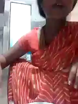 Snapshot of riya_houswife chatting on December 24, 12:33 pm riya houswife online show from December 24, 12:33 pm