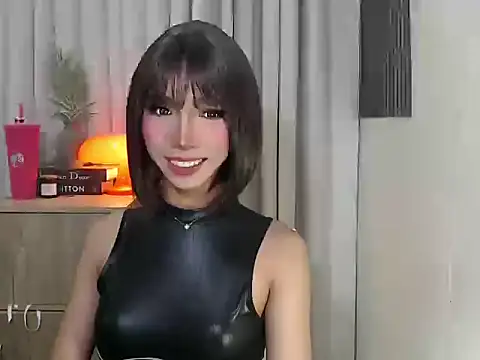 Snapshot of LexieTrixie chatting on November 29, 7:17 pm LexieTrixie online show from November 29, 7:17 pm