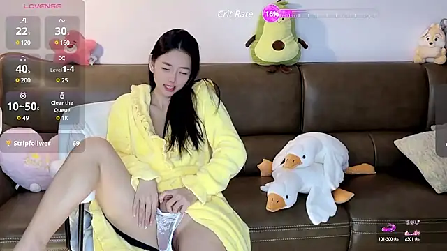 Yilin1999 online show from December 14, 8:18 pm