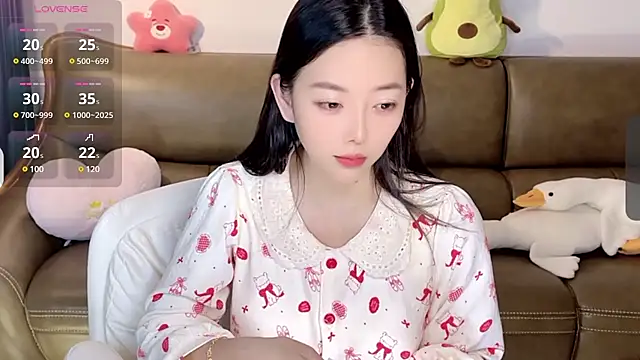 Yilin1999 online show from February 14, 9:43 pm