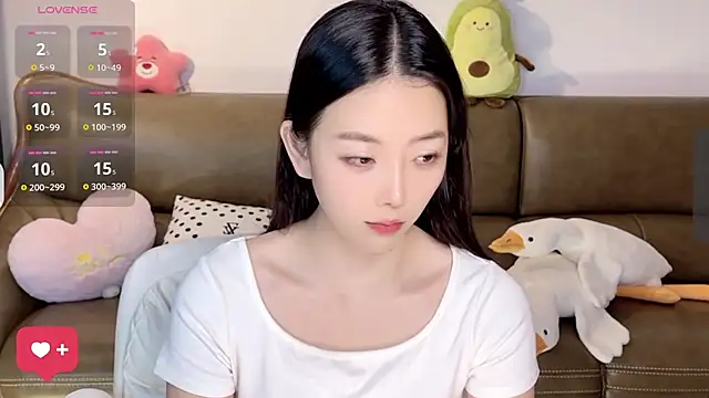 Yilin1999 online show from March 6, 1:46 pm