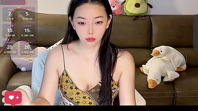 Yilin1999 online show from April 12, 10:04 pm