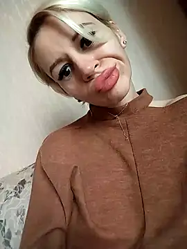 Snapshot of BlondyDiamond chatting on December 20, 9:32 am BlondyDiamond online show from December 20, 9:32 am