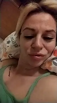 Snapshot of BlondyDiamond chatting on December 27, 8:18 pm BlondyDiamond online show from December 27, 8:18 pm