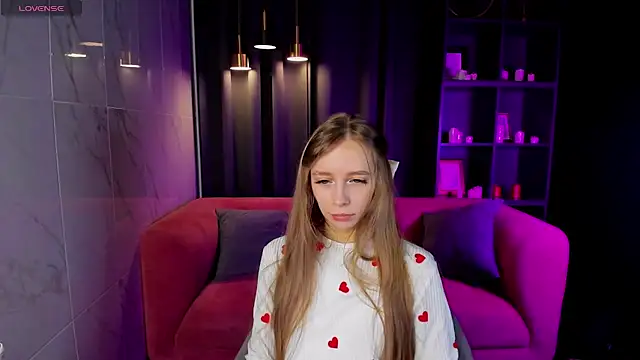 Snapshot of OliviaGentle chatting on December 3, 7:00 pm OliviaGentle online show from December 3, 7:00 pm