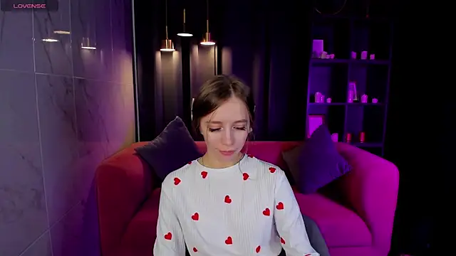 Snapshot of OliviaGentle chatting on December 4, 2:09 am OliviaGentle online show from December 4, 2:09 am