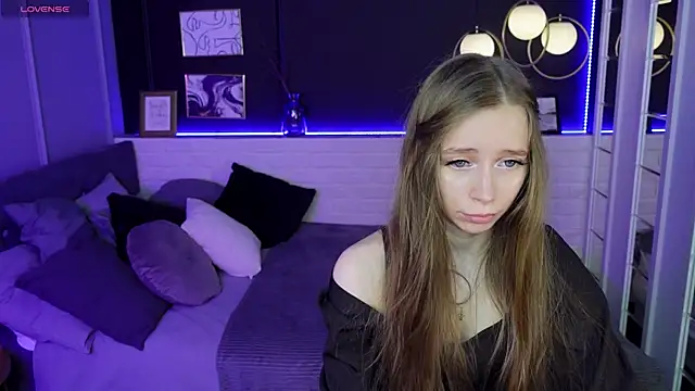 Snapshot of OliviaGentle chatting on February 2, 3:32 am OliviaGentle online show from February 2, 3:32 am