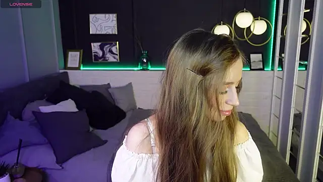 Snapshot of OliviaGentle chatting on February 8, 2:15 am OliviaGentle online show from February 8, 2:15 am