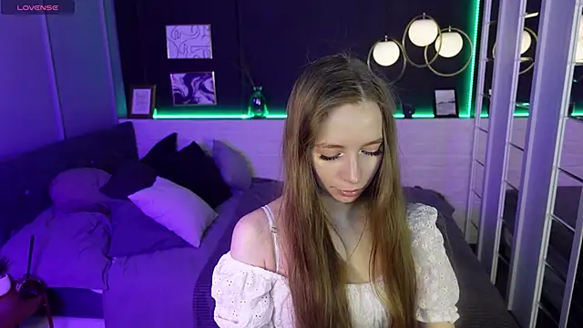 Snapshot of OliviaGentle chatting on February 10, 1:57 am OliviaGentle online show from February 10, 1:57 am