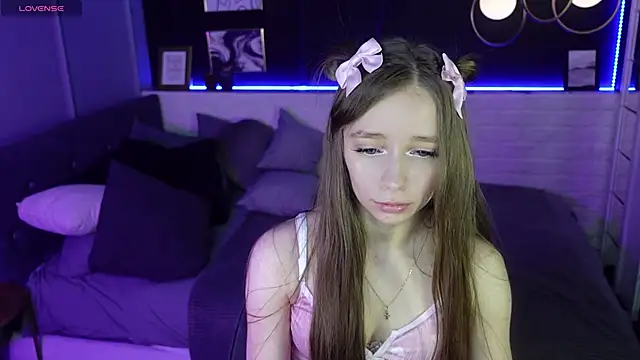 Snapshot of OliviaGentle chatting on February 17, 7:53 pm OliviaGentle online show from February 17, 7:53 pm