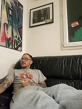 mileflav0r online show from December 5, 5:42 pm