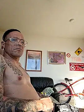 mileflav0r online show from April 6, 7:09 am