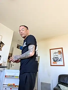 mileflav0r online show from April 9, 7:58 am