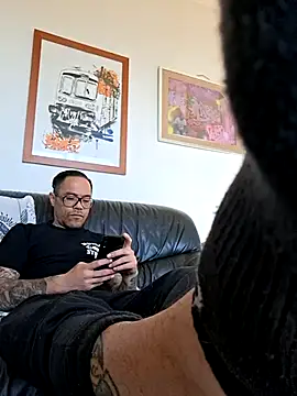 mileflav0r online show from April 14, 7:03 am