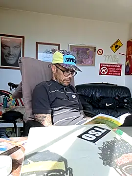 mileflav0r online show from May 23, 8:18 am