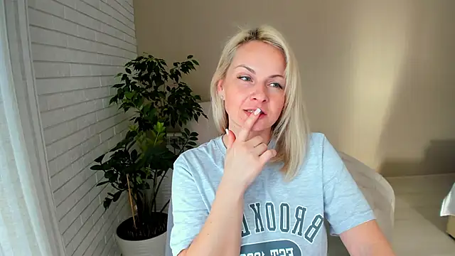 Alicee Gracee online show from February 3, 10:58 am