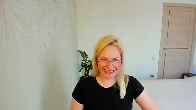 Alicee Gracee online show from March 30, 8:48 am