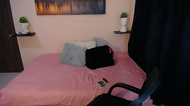 cristal-evanns online show from March 31, 9:37 pm