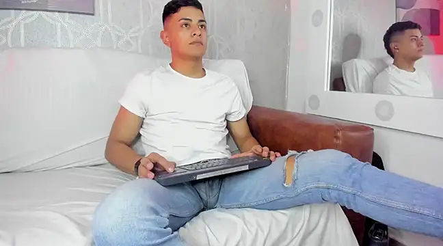 Snapshot of Lucii_fer_ chatting on February 23, 2:46 pm Lucii fer online show from February 23, 2:46 pm