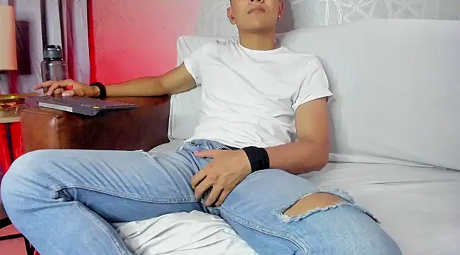 Snapshot of Lucii_fer_ chatting on February 23, 5:50 pm Lucii fer online show from February 23, 5:50 pm