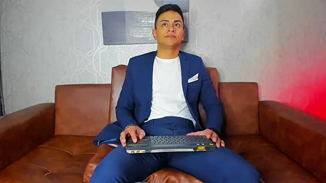 Snapshot of Lucii_fer_ chatting on September 15, 11:54 am Lucii fer online show from September 15, 11:54 am