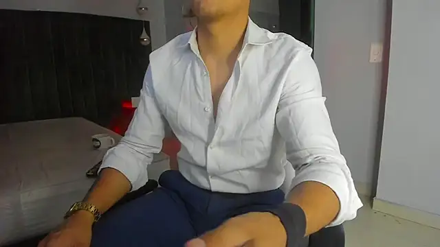 Snapshot of Lucii_fer_ chatting on November 5, 11:43 am Lucii fer online show from November 5, 11:43 am