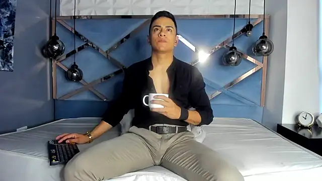 Snapshot of Lucii_fer_ chatting on November 22, 11:42 am Lucii fer online show from November 22, 11:42 am