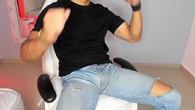 Snapshot of Lucii_fer_ chatting on December 5, 11:30 am Lucii fer online show from December 5, 11:30 am