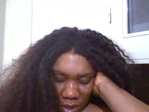 Snapshot of bonbonaumiel chatting on December 2, 1:47 am bonbonaumiel online show from December 2, 1:47 am