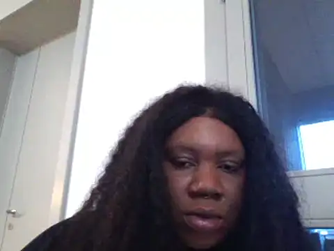 Snapshot of bonbonaumiel chatting on December 6, 7:43 am bonbonaumiel online show from December 6, 7:43 am