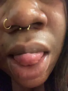 Snapshot of bonbonaumiel chatting on December 25, 8:28 pm bonbonaumiel online show from December 25, 8:28 pm