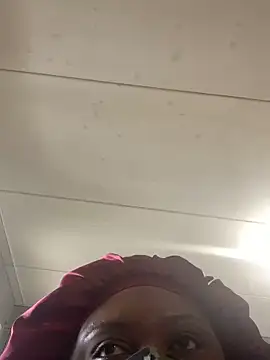 Snapshot of bonbonaumiel chatting on January 2, 12:46 pm bonbonaumiel online show from January 2, 12:46 pm