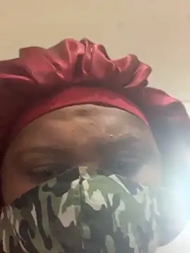 Snapshot of bonbonaumiel chatting on January 2, 4:13 pm bonbonaumiel online show from January 2, 4:13 pm