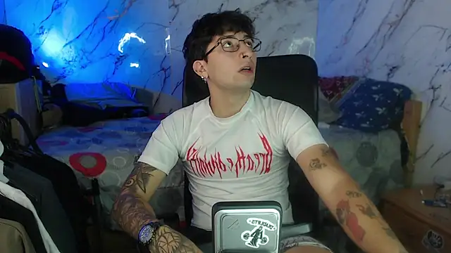 Snapshot of Dereck_Dickson chatting on February 6, 8:56 pm Dereck Dickson online show from February 6, 8:56 pm