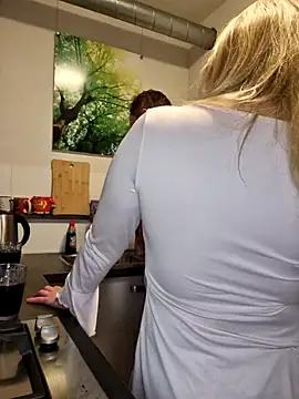 Snapshot of CoupleKitty chatting on November 4, 7:02 pm CoupleKitty online show from November 4, 7:02 pm