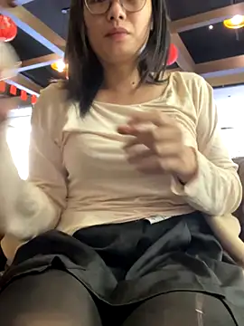 Snapshot of Bella0815 chatting on November 25, 7:19 am Bella0815 online show from November 25, 7:19 am