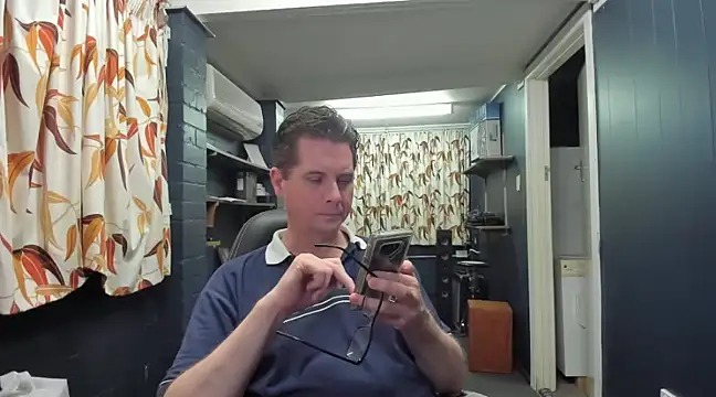 Snapshot of tilobinder chatting on December 3, 12:16 pm tilobinder online show from December 3, 12:16 pm