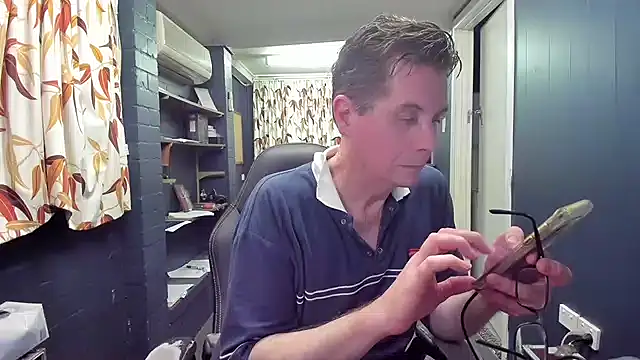 Snapshot of tilobinder chatting on December 4, 1:53 pm tilobinder online show from December 4, 1:53 pm