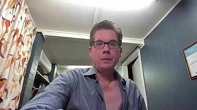 Snapshot of tilobinder chatting on December 6, 12:27 pm tilobinder online show from December 6, 12:27 pm